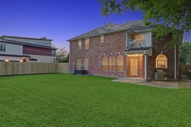 Building Photo - 5365 Lampasas St