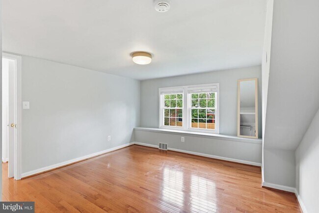 Building Photo - 1805 S Nelson St