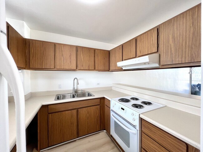 Building Photo - AVAILABLE NOW! 2-Bedroom, 2-Bath Corner Un...