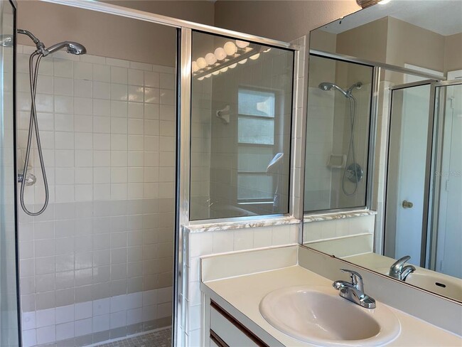 Building Photo - 10821 Kenbrook Dr