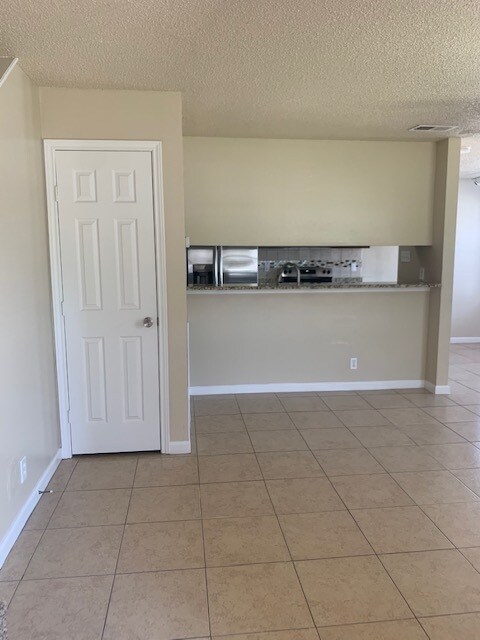 Entry Way Closet - 2010 Kirksey Dr