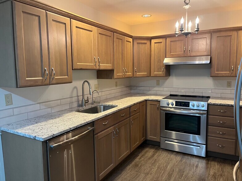 Building Photo - 12 Boulevard Dr