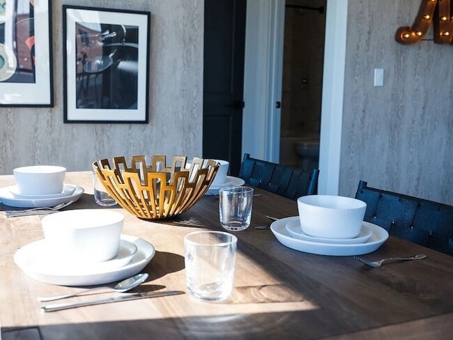 Building Photo - 303 31st Ave N