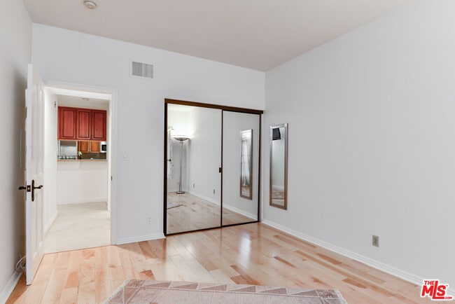 Building Photo - 11755 Montana Ave