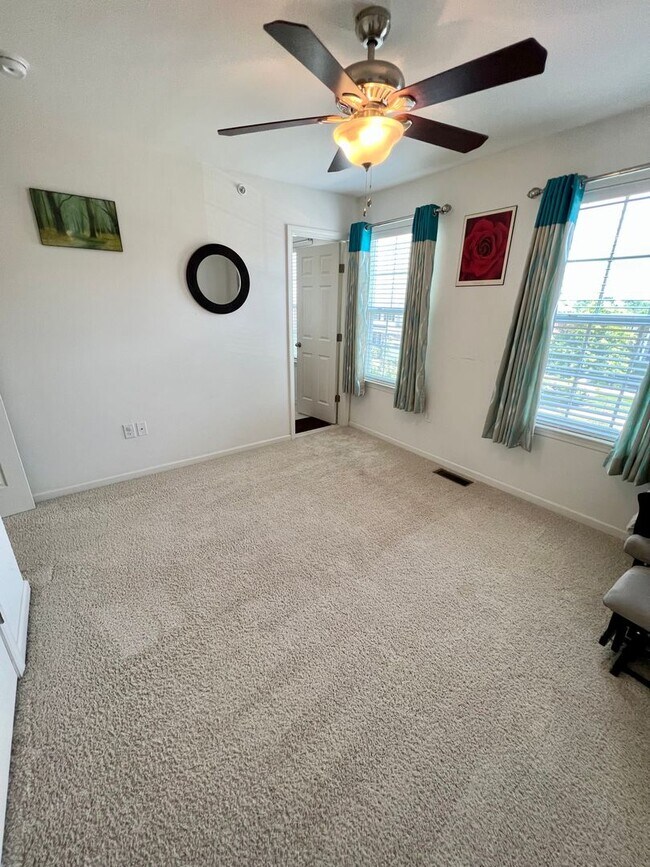 Building Photo - Beautiful 3-Bedroom End Townhouse in Royersford! Available mid-June!