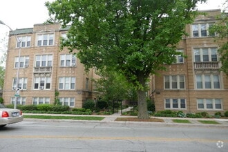 Building Photo - 2 Bedroom I bath Condo in Oak Park