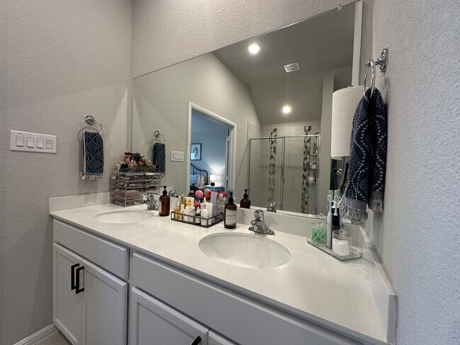 Building Photo - 1104 Magpie Lane