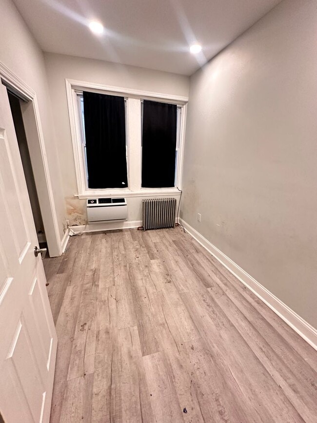 Building Photo - 4931 Walnut St