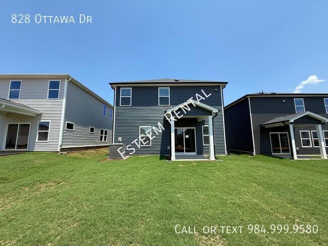 Building Photo - 828 Ottawa Dr
