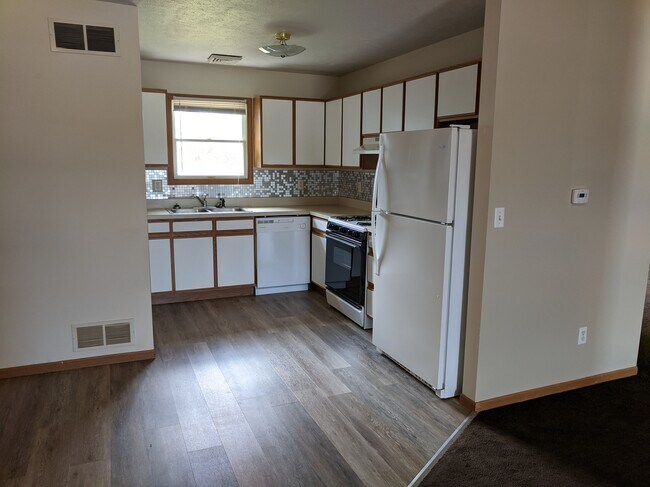 Building Photo - 119 Bambi Ct