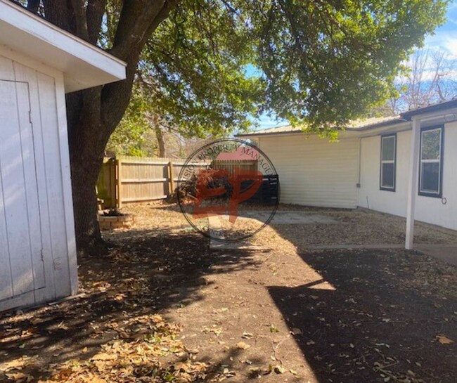 Building Photo - 3601 E Brookview Dr