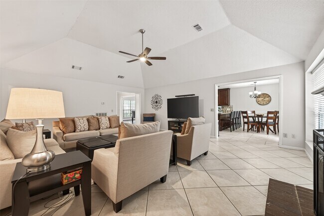 Building Photo - 18526 Fawn Run Ln