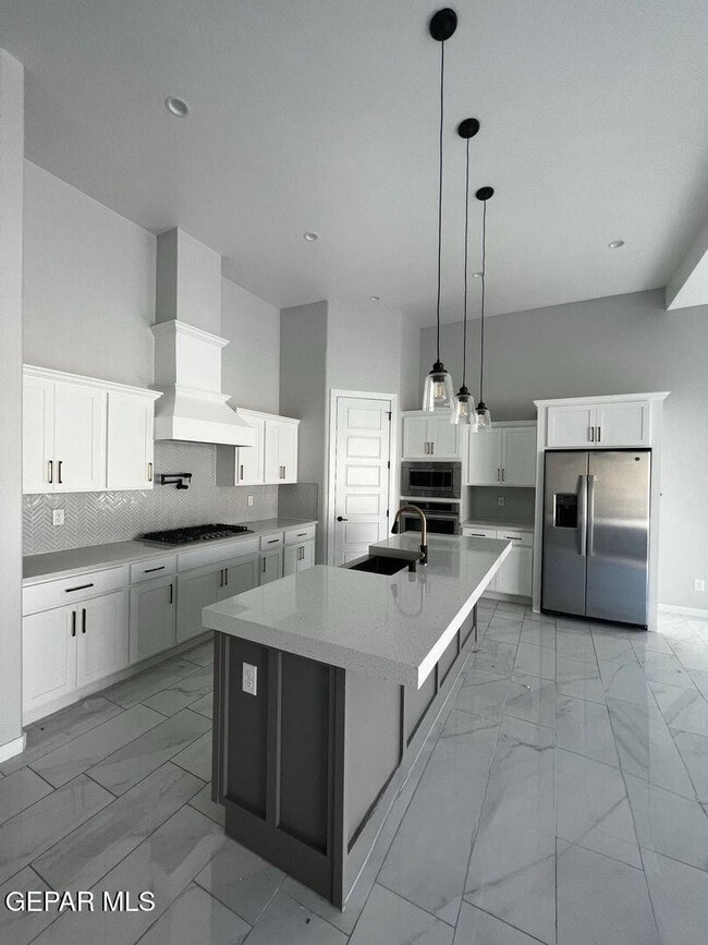 Building Photo - 713 Birmingham Pl