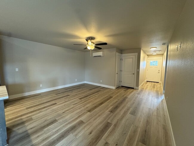 Building Photo - Green Area 3 Bedroom 2 Bath Duplex with Ga...