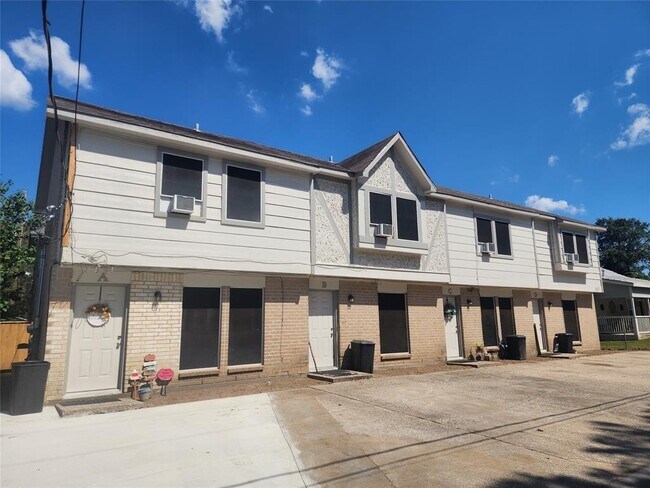 Building Photo - 517 5th St