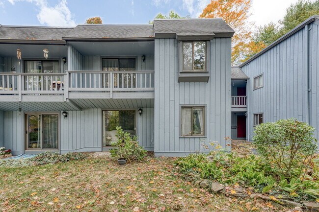 Building Photo - 10 Deepwood Dr