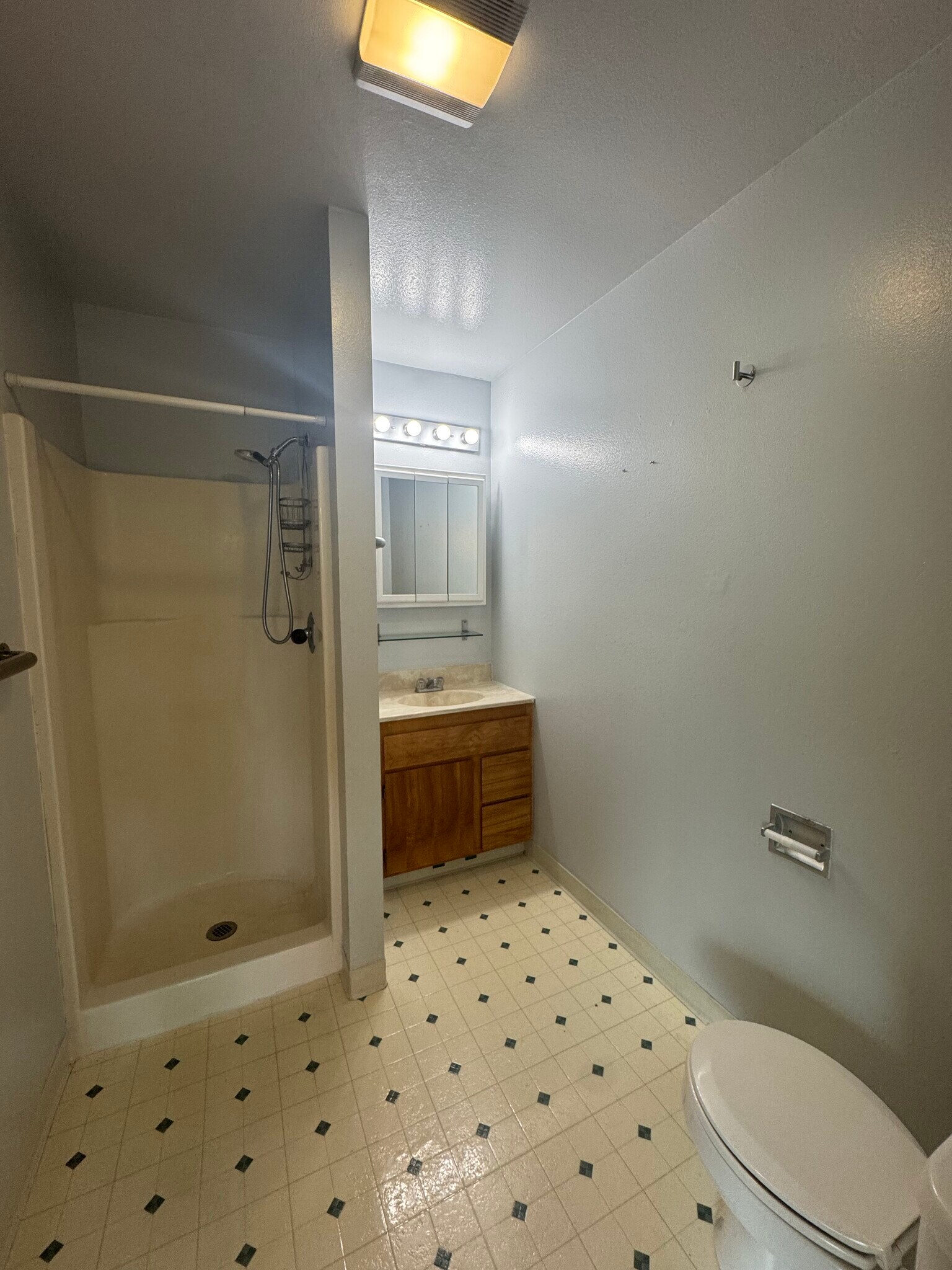 Building Photo - 3700 Lakeshore Blvd