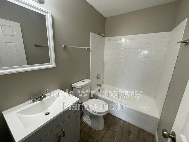 Building Photo - 1725 Orletto Way