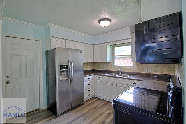 Building Photo - 1062 Kelly Dr