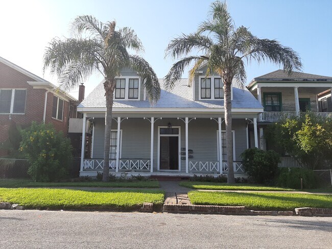 Front view - 1522 Winnie St