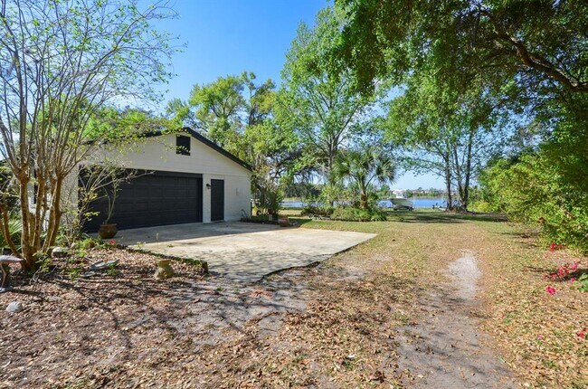 Building Photo - 3636 Lake Buynak Rd