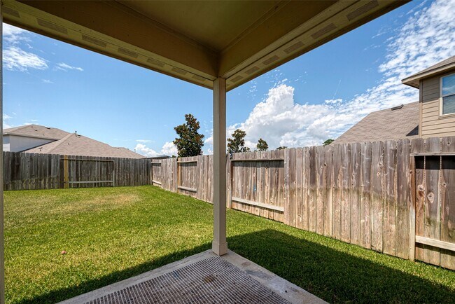 Building Photo - 14004 Lake Cres Dr