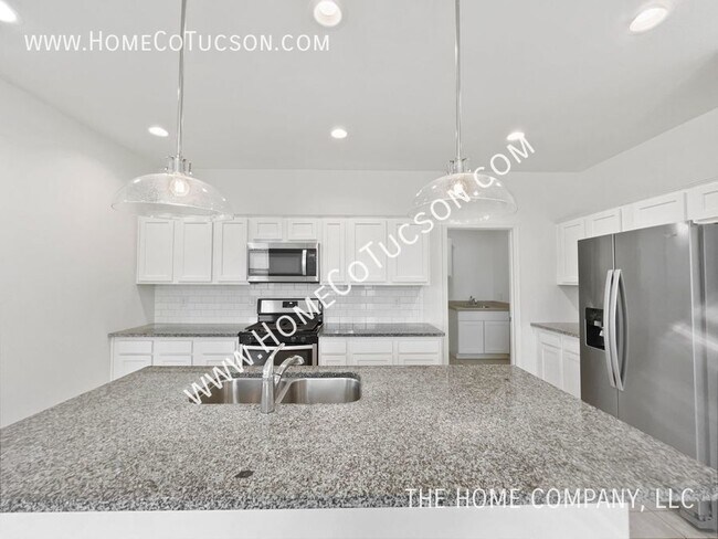 Building Photo - 7540 S Circulo Rio Blanco