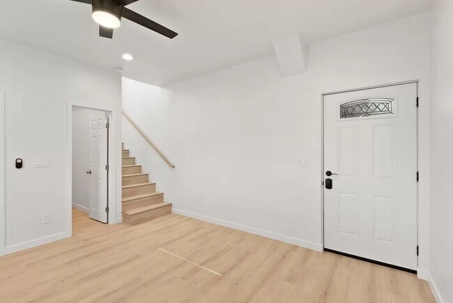 Building Photo - 5141 Ewing St