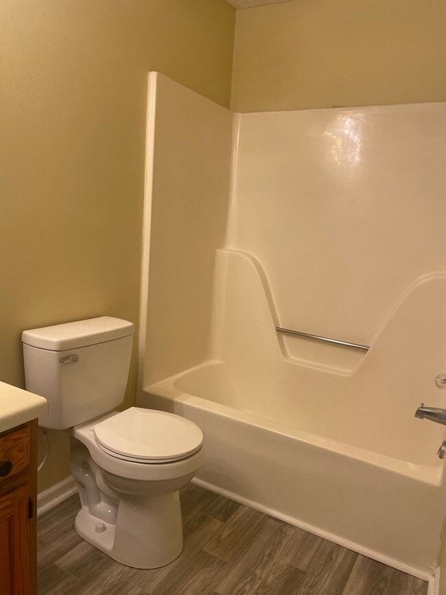 Building Photo - 3 Bedroom, 2.5 Bath Townhome in Lenlock