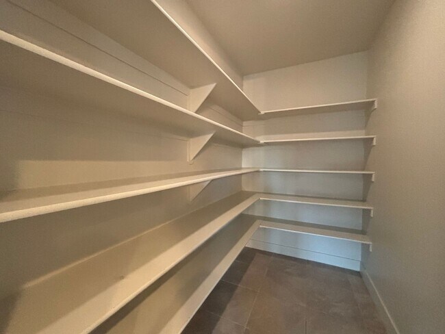 Building Photo - SPACIOUS SINGLE LEVEL HOME IN WASHINGTON FIELDS FOR RENT!