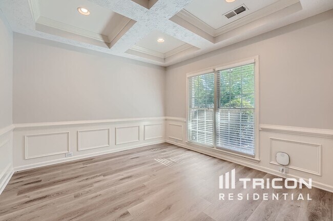 Building Photo - 3433 Palm Cir