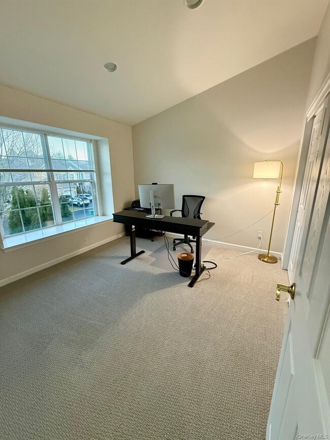 Building Photo - 955 Huntington Dr