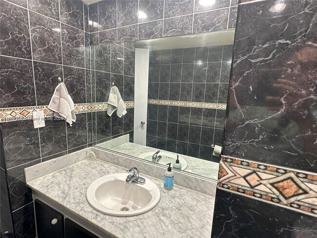 Building Photo - 1300 NE Miami Gardens Dr