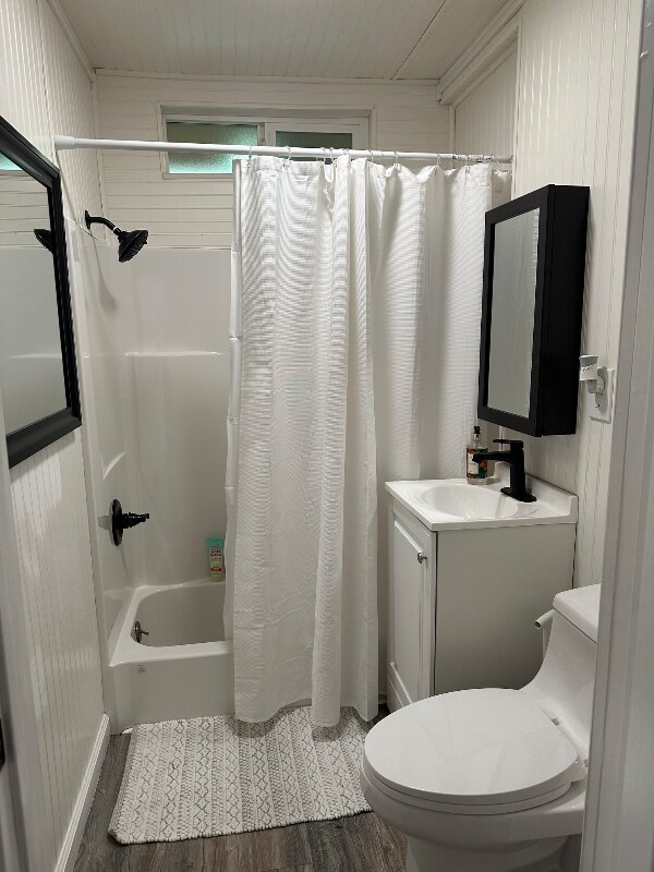 Building Photo - 518 Acacia Dr