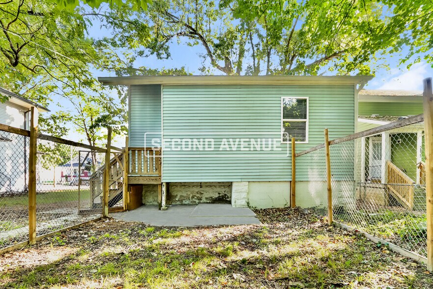 Building Photo - 3823 River Park Dr