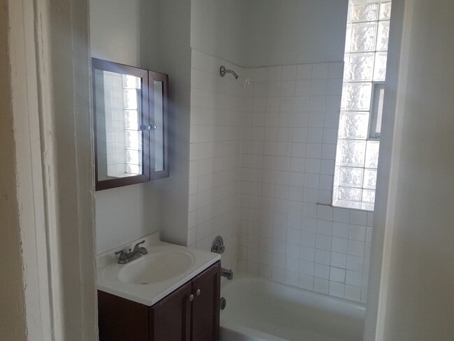 Building Photo - 5152 S King Dr