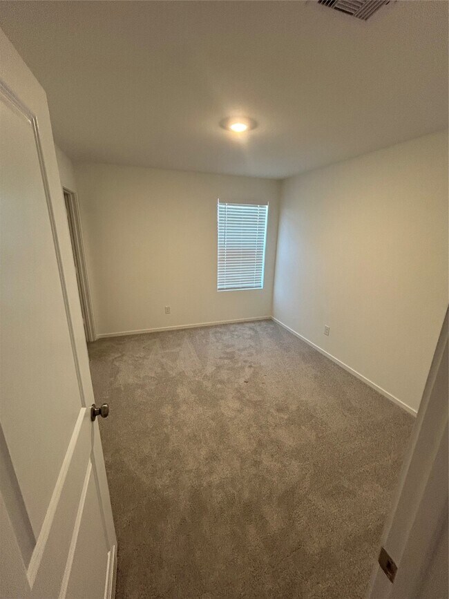 Building Photo - 3085 Majestic Sunrise Dr