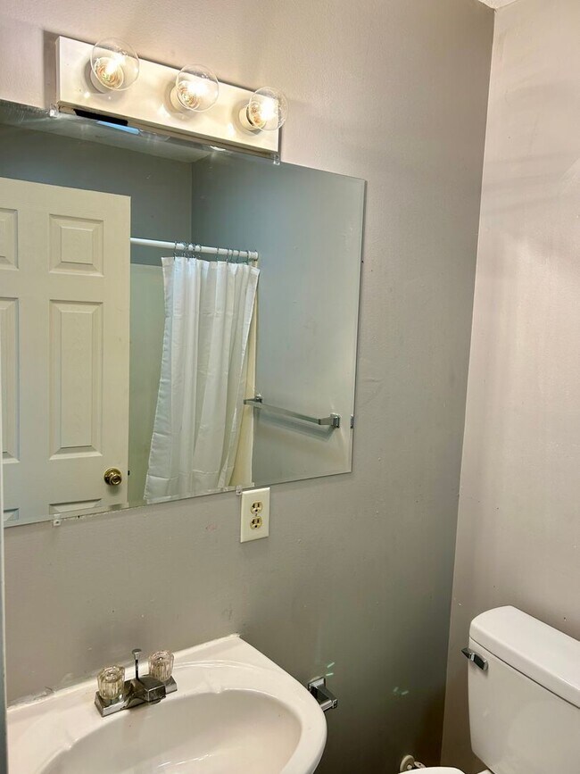 Building Photo - 2-Bed/1-Bath Home in Bluffton!