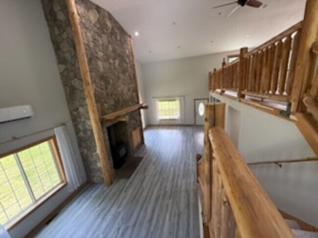 Building Photo - Spacious 4BR Home Near Sacheen & Davis Lake