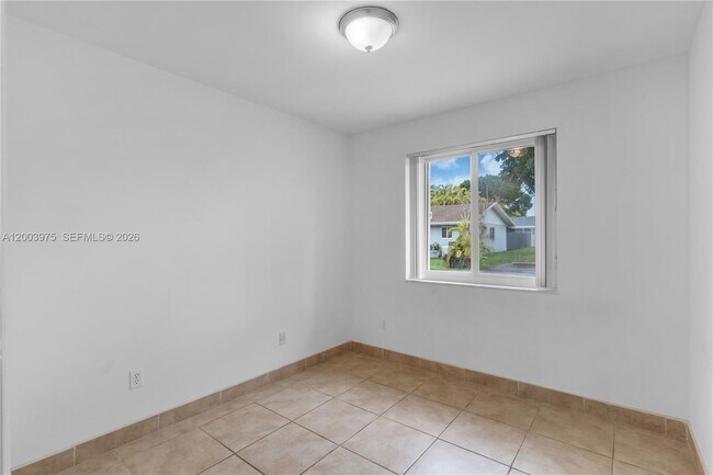 Building Photo - 5655 SW 139th Pl