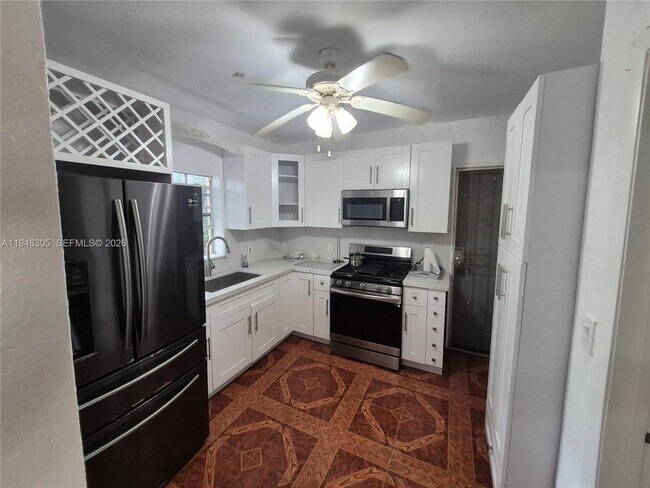 Building Photo - 28 NE 49th St