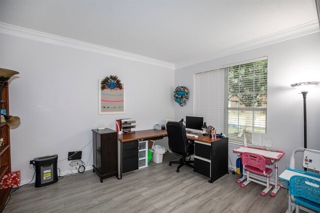 Building Photo - 601 Canyon Crest Dr