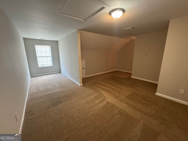 Building Photo - 262 Village Dr