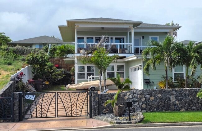 Building Photo - 1367 Kakae Pl