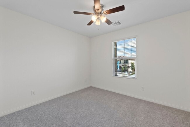 Building Photo - 412 Canary Song Dr