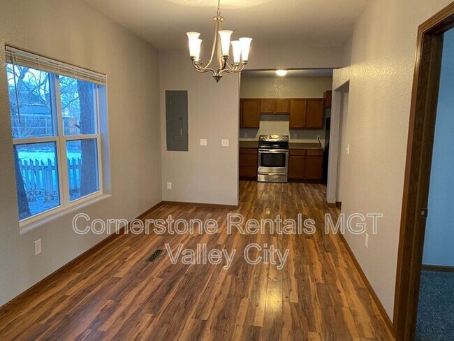 Building Photo - 642 2nd Ave NW