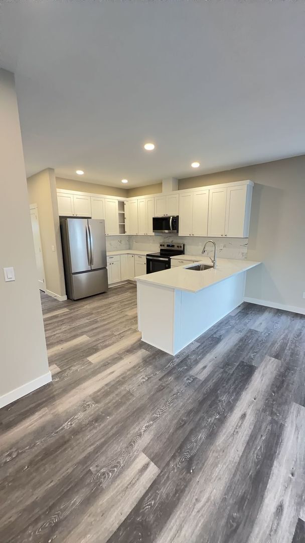 Building Photo - Chernishoff Seven Oak Luxury Duplex