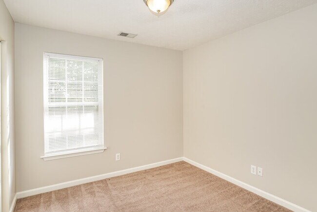 Building Photo - 574 Rose Cottage Cir