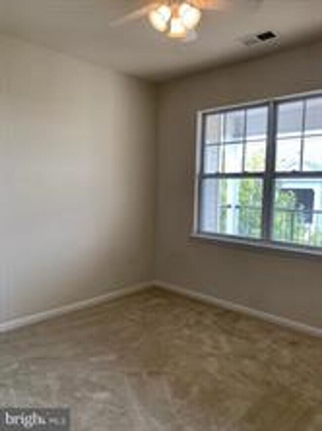 Building Photo - LOVELY TOP LEVEL CONDO IN GERMANTOWN