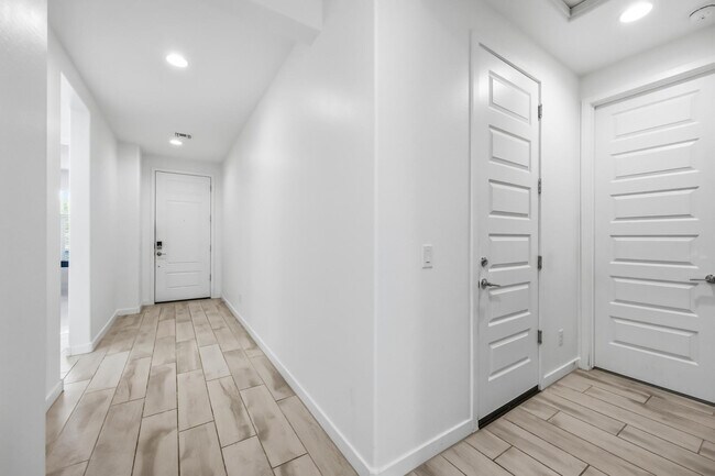 Building Photo - 2053 W Sienna Bouquet Pl